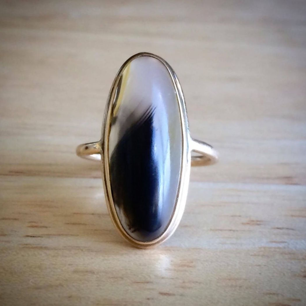 Vintage 10K Yellow Gold and Agate Ring 